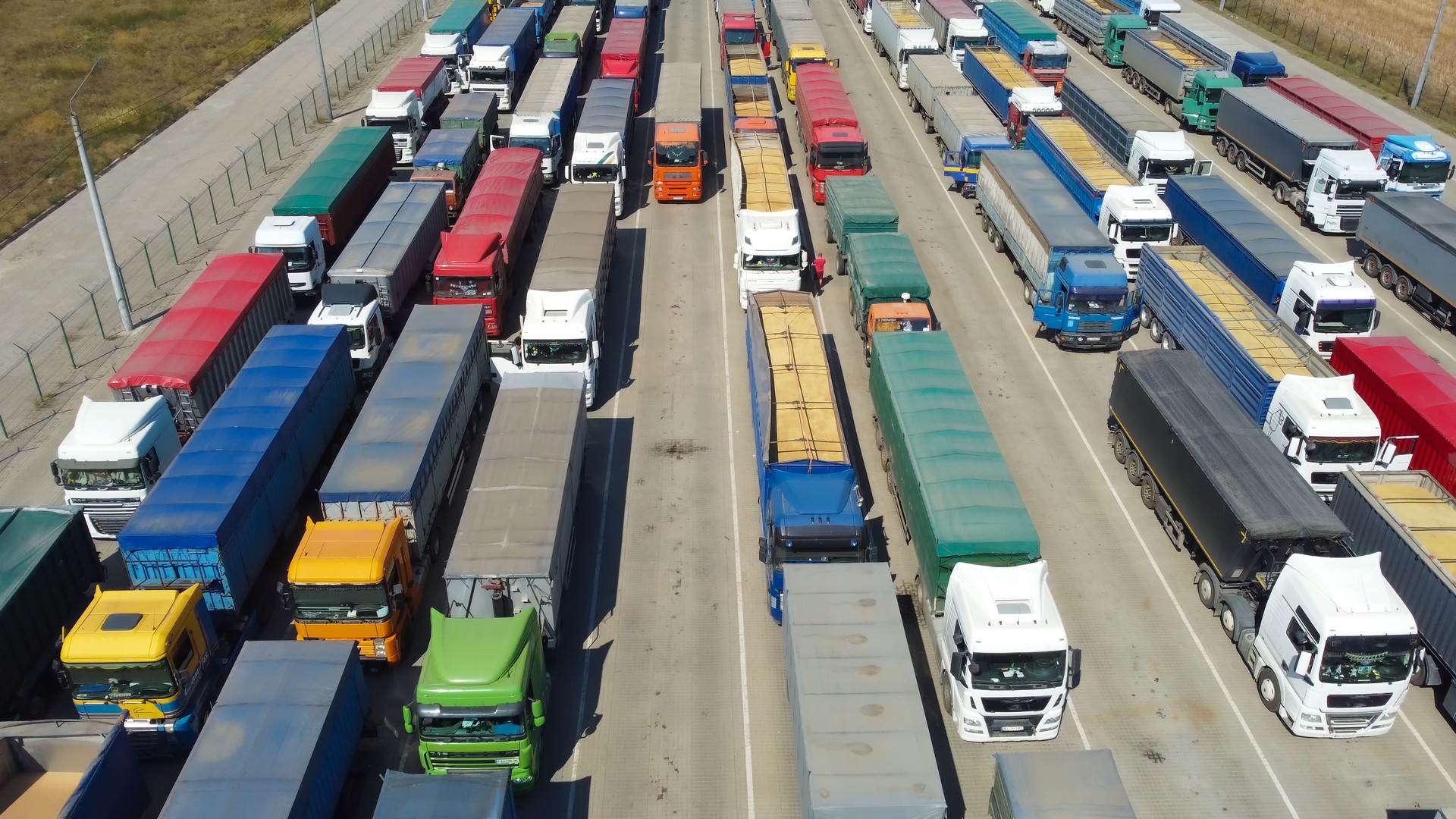 Delivery of agricultural products to the port for unloading. Trucks waiting their turn.